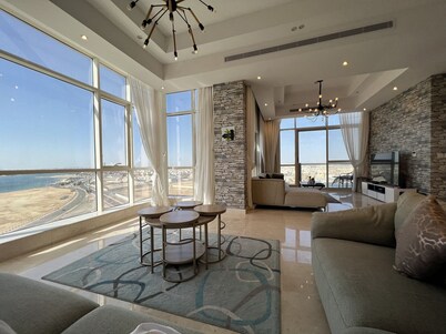 Spacious two bedroom apartment with beautiful view of the city and the sea!