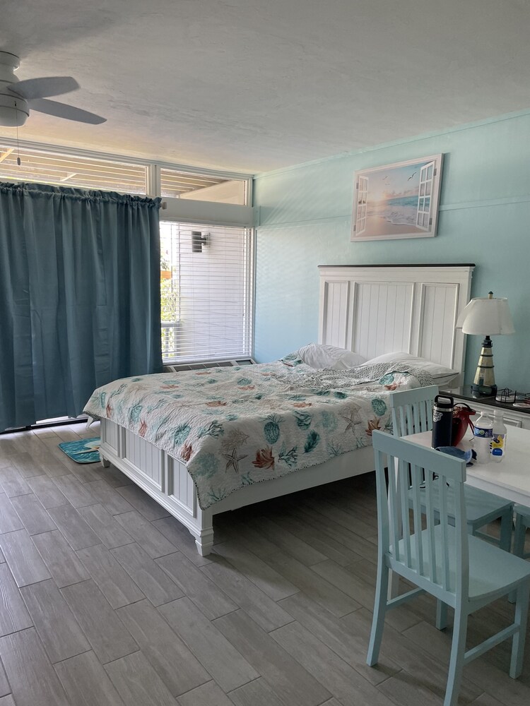 Condo in Cedar Key Florida. Enjoy watching sunrise of your balcony