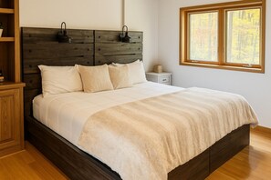 4 bedrooms, desk, free WiFi, bed sheets
