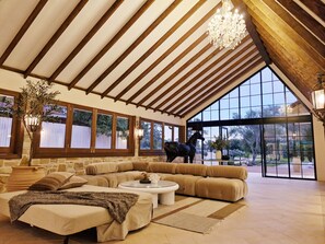 Interior - Tuscany on Tamborine - Luxury Retreat (Tamborine Mountain)