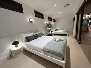 2 bedrooms, iron/ironing board, WiFi, bed sheets - Tuscany on Tamborine - Luxury Retreat (Tamborine Mountain)