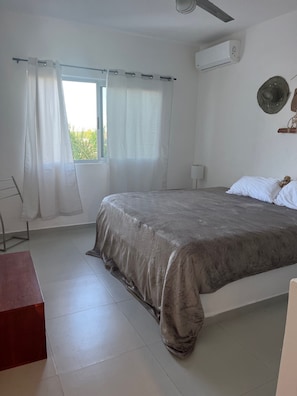 2 chambres, fer et planche à repasser, Wi-Fi, draps fournis