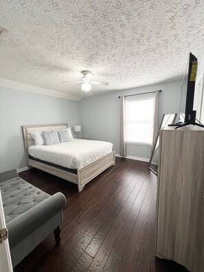 3 slaapkamers, een strijkplank/strijkijzer, wifi, beddengoed