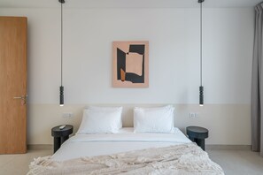 4 bedrooms, in-room safe, desk, iron/ironing board - Casa Embra  (Canggu)