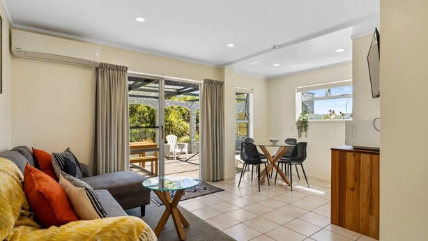 Unclassified image, 1 of 11, button - Town Centre Apartment with Wi-Fi, Taupo CBD.  Private rear garden, covered outdoor entertaining area. (Taupō)