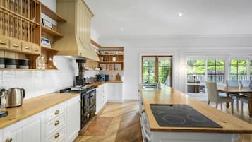 Comfort-Haus | Eigene Küche | Großer Kühlschrank, Mikrowelle, Ofen, Herdplatte