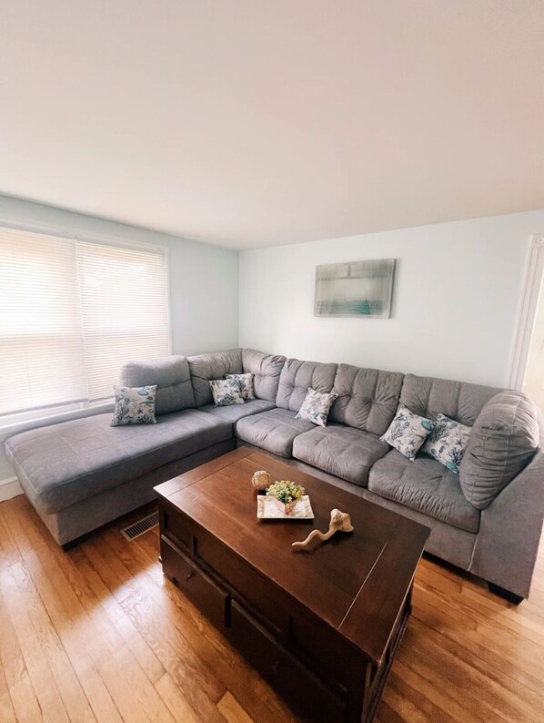 Smart-TV, Kamin, Bücher