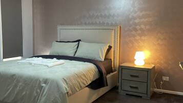 4 bedrooms, iron/ironing board, WiFi, bed sheets