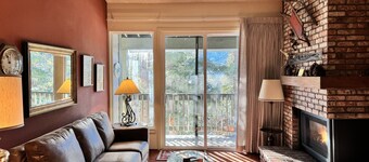 Spacious cozy condo with large loft , Near Both Canyon Lodge & Village