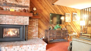 Interior - Spacious cozy condo with large loft , Near Both Canyon Lodge & Village (Mammoth Lakes)