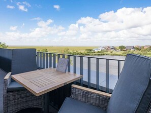Outdoor dining - Penthouse Küstenzauber by Interhome (Nordstrand)