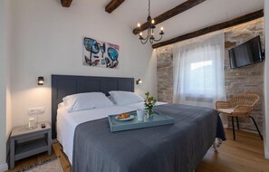 2 quartos, berço de viagem, Wi-Fi de cortesia, roupa de cama