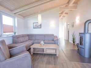 Fernseher, Kamin, DVD-Player