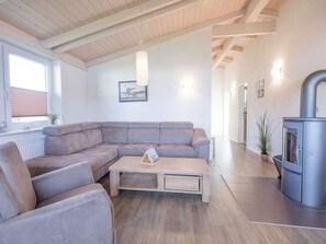 Fernseher, Kamin, DVD-Player