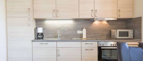 Frigorifero, forno, lavastoviglie, pentole/stoviglie/utensili