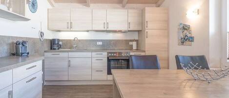 Réfrigérateur, four, lave-vaisselle