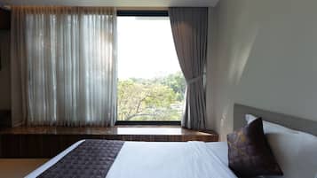 Deluxe Studio | Desk, laptop workspace, iron/ironing board, free WiFi