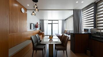 Luxury Studio | Desk, laptop workspace, iron/ironing board, free WiFi