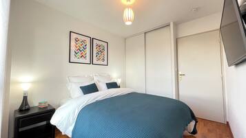 1 bedroom, iron/ironing board, travel cot, free WiFi