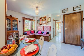 Family Apartment, Multiple Bedrooms (Appartamento Villa Margherita City) | Dining - Appartamento Villa Margherita City Center (Sauze d'Oulx)