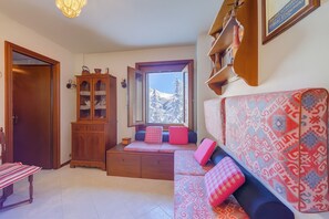 21-inch flat-screen TV with cable channels, TV - Appartamento Villa Margherita City Center (Sauze d'Oulx)