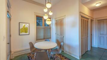 House, 2 Bedrooms | Dining