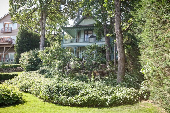 House, 2 Bedrooms | Property grounds