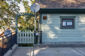 House, 2 Bedrooms | Exterior