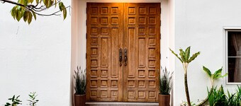 Takua Pa Home - Kick back & relax in this calm, stylish private villa.