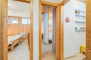 2 bedrooms, free WiFi, bed sheets