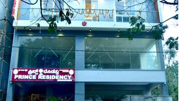 Fachada de la propiedad