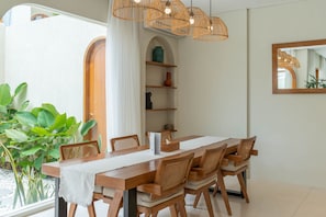 Villa de diseñador, 3 habitaciones, alberca privada | Comedor