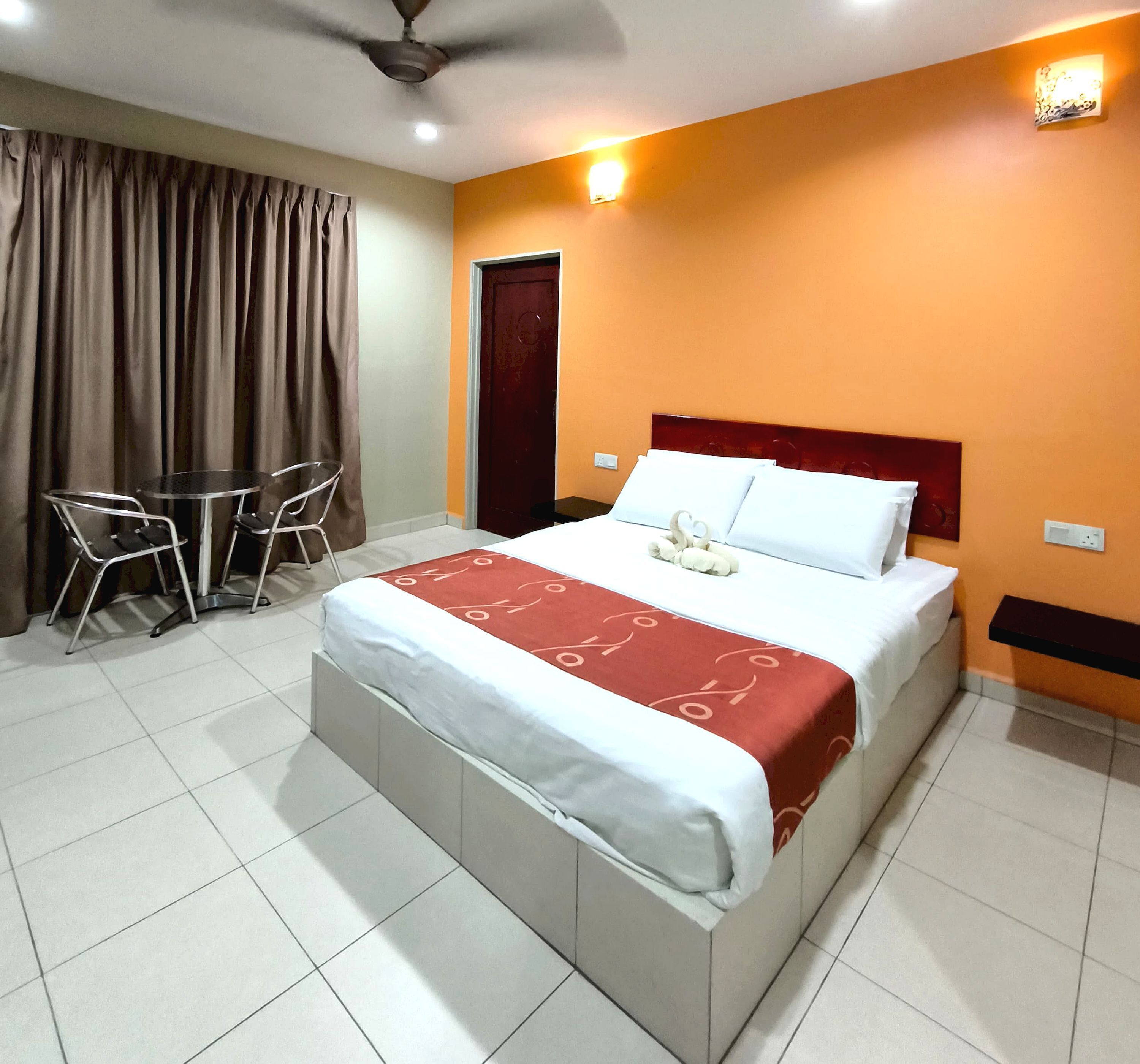 Laptop workspace, free WiFi, bed sheets