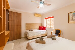 Perhehuoneisto, useita makuuhuoneita (Villa & Pool 4 Mellieħa Bay Retreat) | 2 makuuhuonetta, silitysrauta/-lauta, ilmainen Wi-Fi, vuodevaatteet