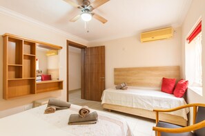 Family Apartment, Multiple Bedrooms (Villa & Pool 4 Mellieħa Bay Retreat)