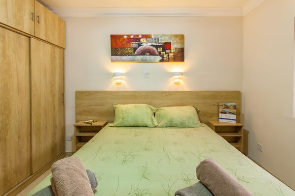 Family Apartment, Multiple Bedrooms, 2 Bathrooms (Villa & Pool 2 Mellieħa Bay Retreat)