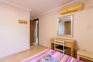 Family Apartment, Multiple Bedrooms, 2 Bathrooms (Villa & Pool 2 Mellieħa Bay Retreat)