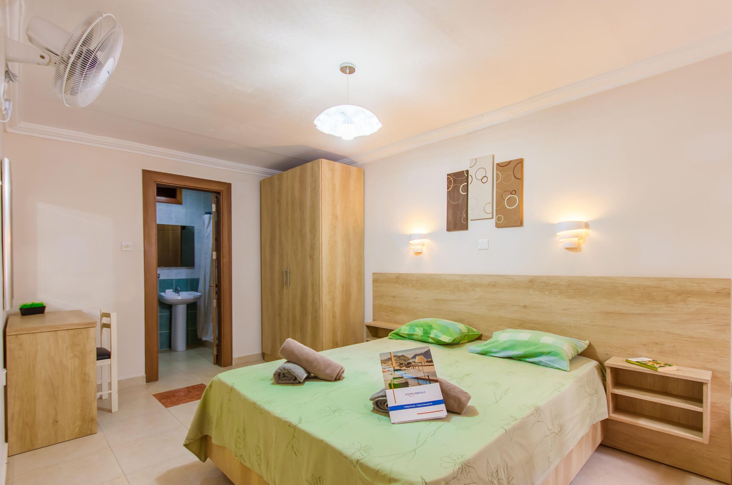 2 多间卧室、熨斗/熨衣板、免费 WiFi、床单