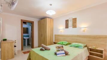 2 bedrooms, iron/ironing board, free WiFi, bed sheets