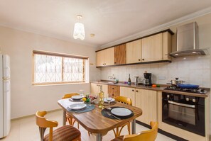 Family Apartment, Multiple Bedrooms, 2 Bathrooms (Villa & Pool 2 Mellieħa Bay Retreat) | Living area