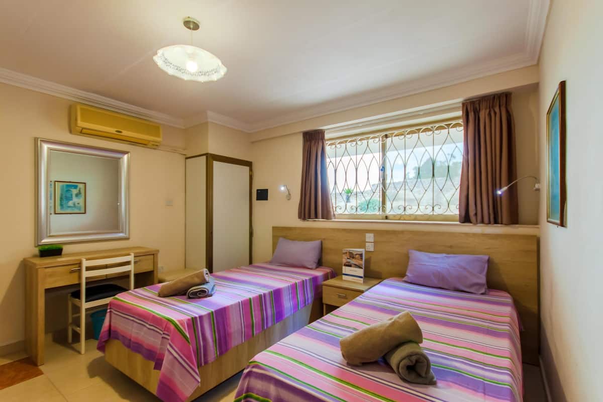 Perhehuoneisto, useita makuuhuoneita, 2 kylpyhuonetta (Villa & Pool 2 Mellieħa Bay Retreat) | 2 makuuhuonetta, silitysrauta/-lauta, ilmainen Wi-Fi, vuodevaatteet