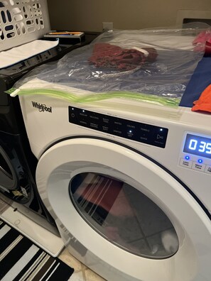 Interior - NEAR Del Mar beach. Townhouse ready for 6! 3 BDRM&2.5Bath. Pool/jacuzzi/bbq/gym/ (San Diego)