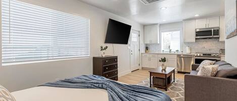 Silitysrauta/-lauta, Wi-Fi, vuodevaatteet