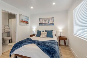 1 slaapkamer, een strijkplank/strijkijzer, wifi, beddengoed