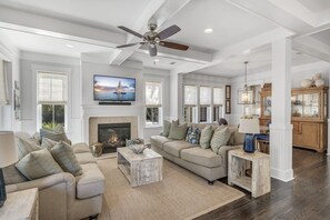 Televisie en een open haard