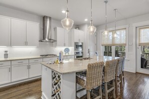 Fridge, microwave, oven, stovetop - 6-Seater Golf Cart & 7 Adult Bikes! Near 2 Pools! Hurry, Book Today! ~ Virginia (Santa Rosa Beach)