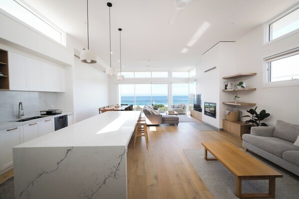 TV, fireplace
