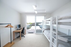 5 chambres, fer et planche à repasser, lit parapluie, accès Internet