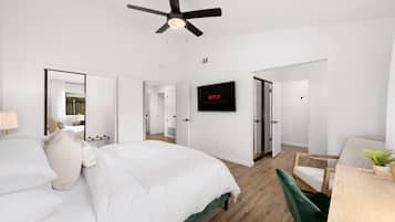 3 間睡房、書桌、熨斗/熨衫板、可攜式嬰兒床