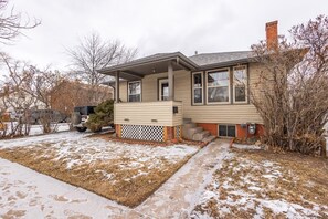 Exterior - Warm and Welcoming 2 Bedroom 2 Blocks from UWYO (Laramie)